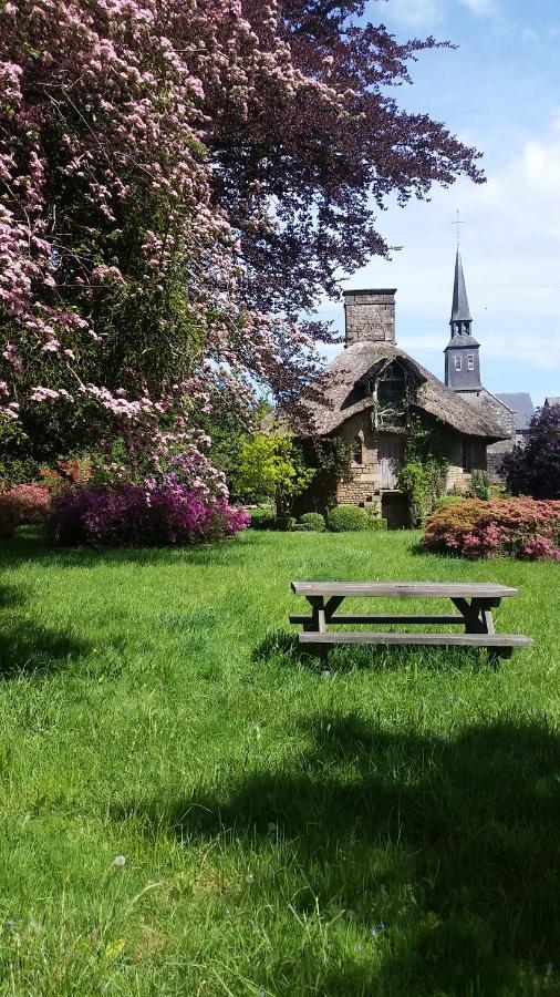 La Tiny Du Parc : Saint Symphorien Des Monts Villa Ernée Buitenkant foto